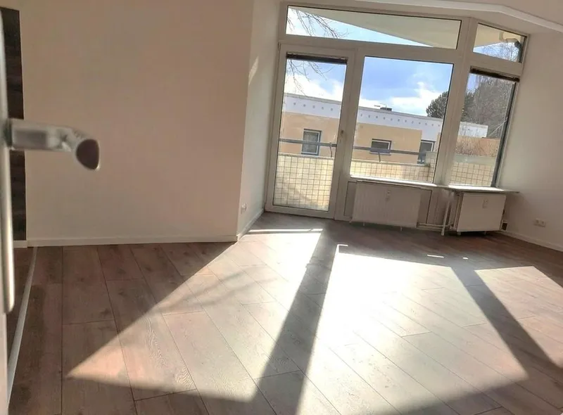 3 Zimmer Wohnküche Südwest-Balkon frisch saniert in ruhiger Lage — photo 1